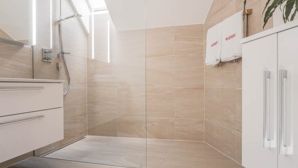 Wieser Handwerk | Wir leben Handwerk | Bad&Sanitär | Große Dusche mit Glaswand